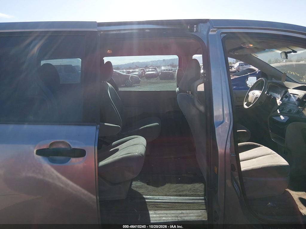 2012 Toyota Sienna Base V6 7 Passenger photo 8