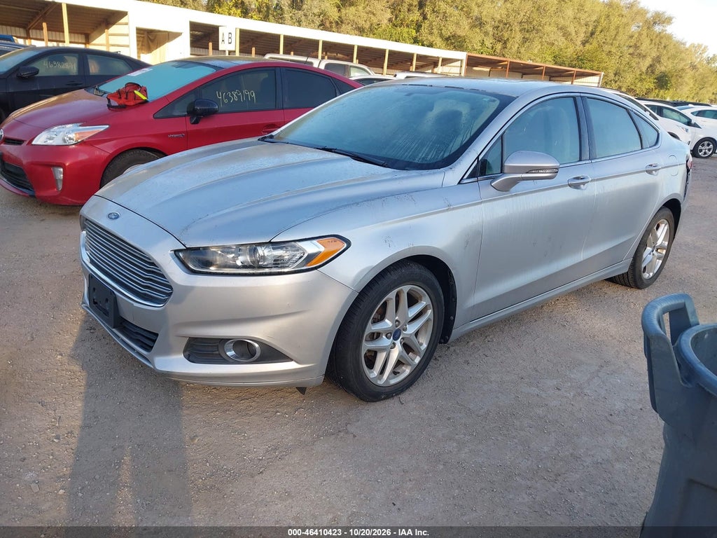 2013 Ford Fusion SE photo 2