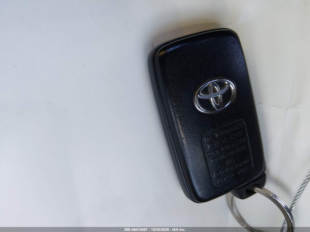 2015 Toyota Prius TWO photo 11