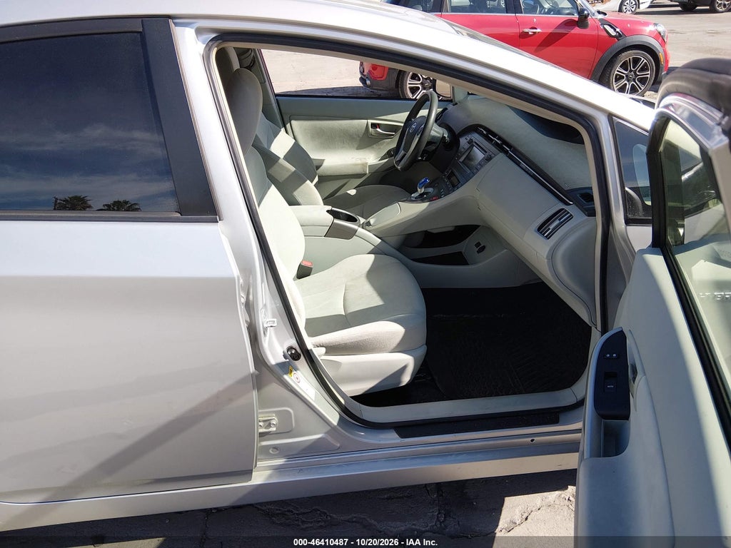 2015 Toyota Prius TWO photo 5