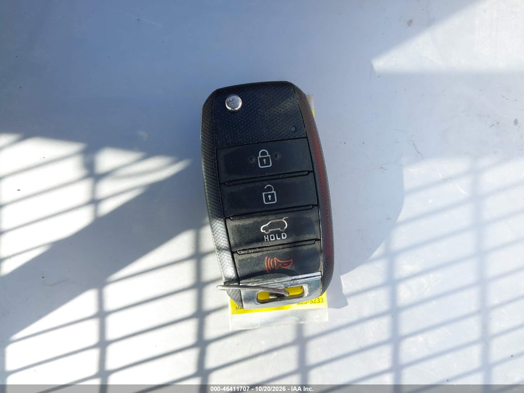 2016 Kia Sedona LX photo 11
