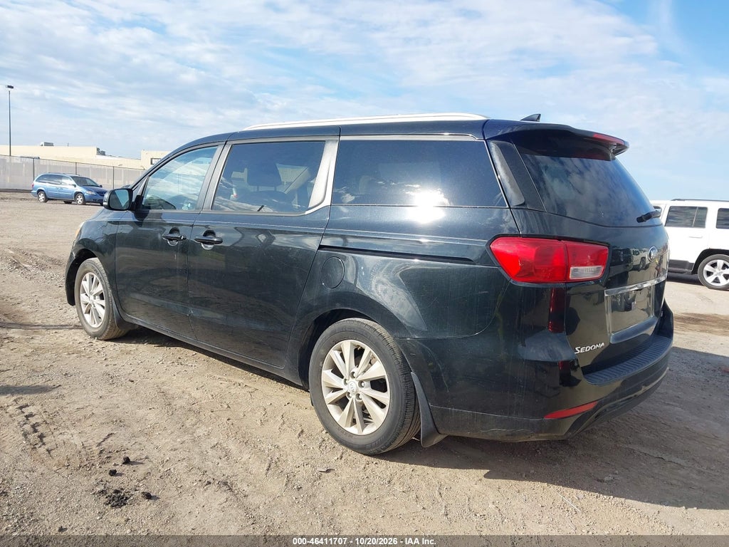 2016 Kia Sedona LX photo 3