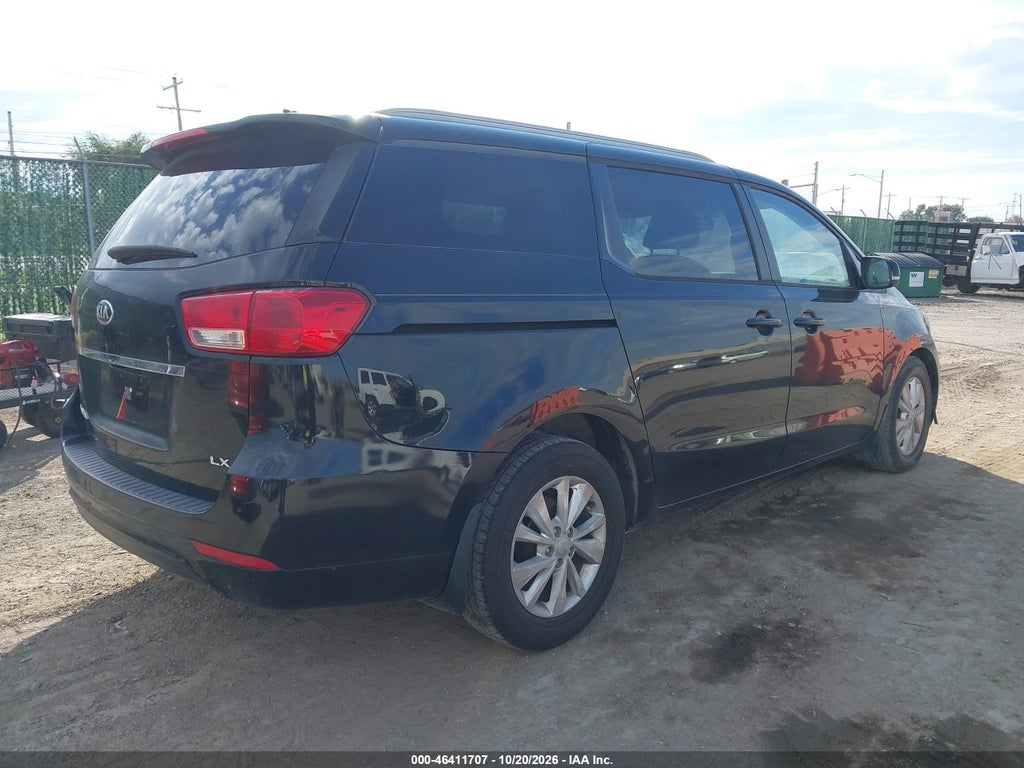 2016 Kia Sedona LX photo 4