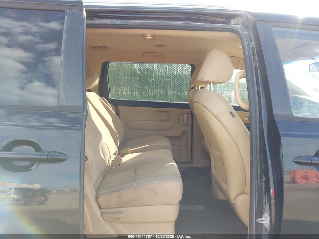 2016 Kia Sedona LX photo 8