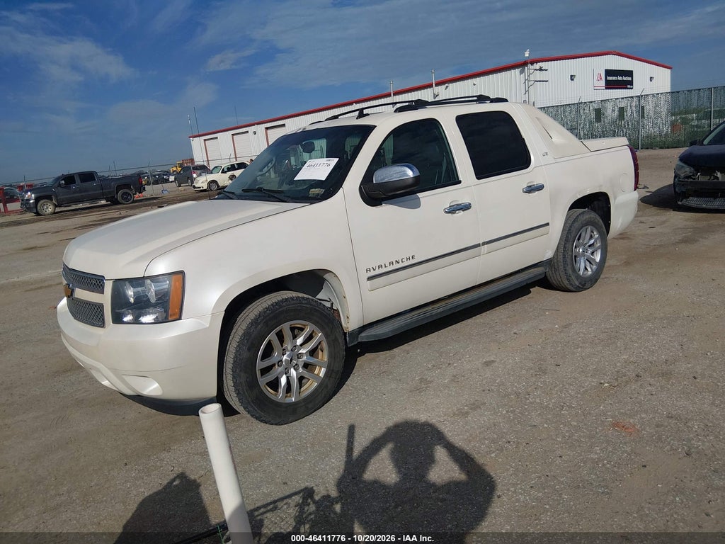 2012 Chevrolet Avalanche 1500 LTZ photo 2