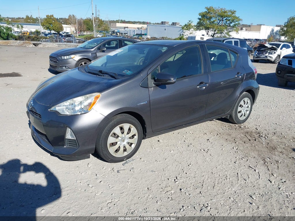 2014 Toyota Prius C Three photo 2