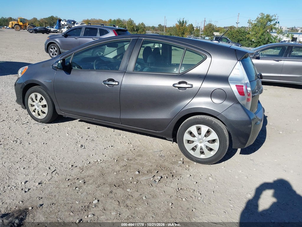 2014 Toyota Prius C Three photo 3