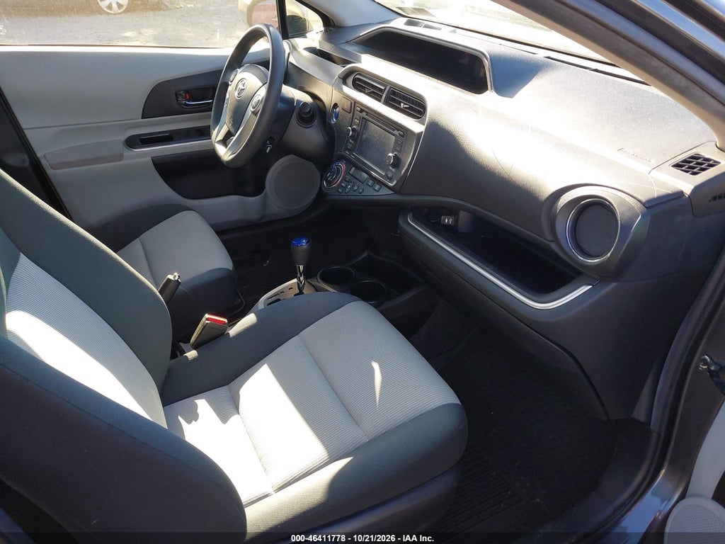 2014 Toyota Prius C Three photo 5