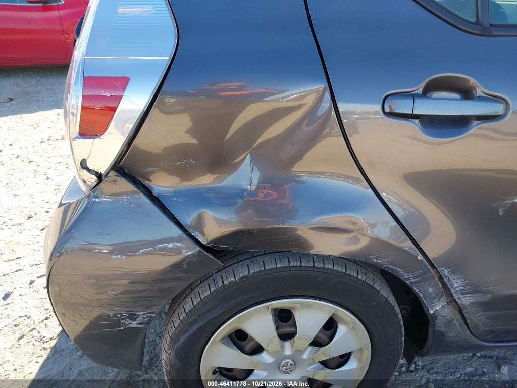2014 Toyota Prius C Three photo 6