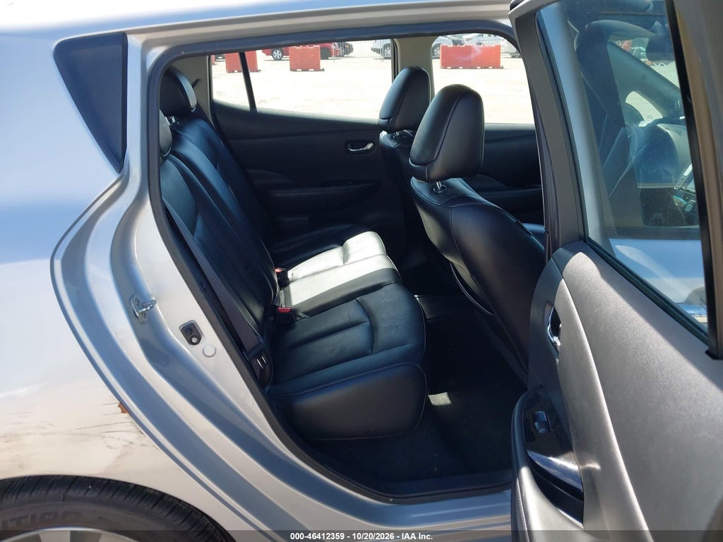 2014 Nissan Leaf SL photo 8