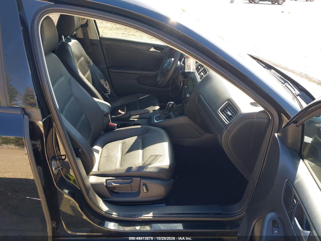 2014 Volkswagen Jetta 1.8T SE photo 5