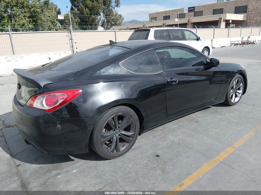 2010 Hyundai Genesis 2.0T photo 4