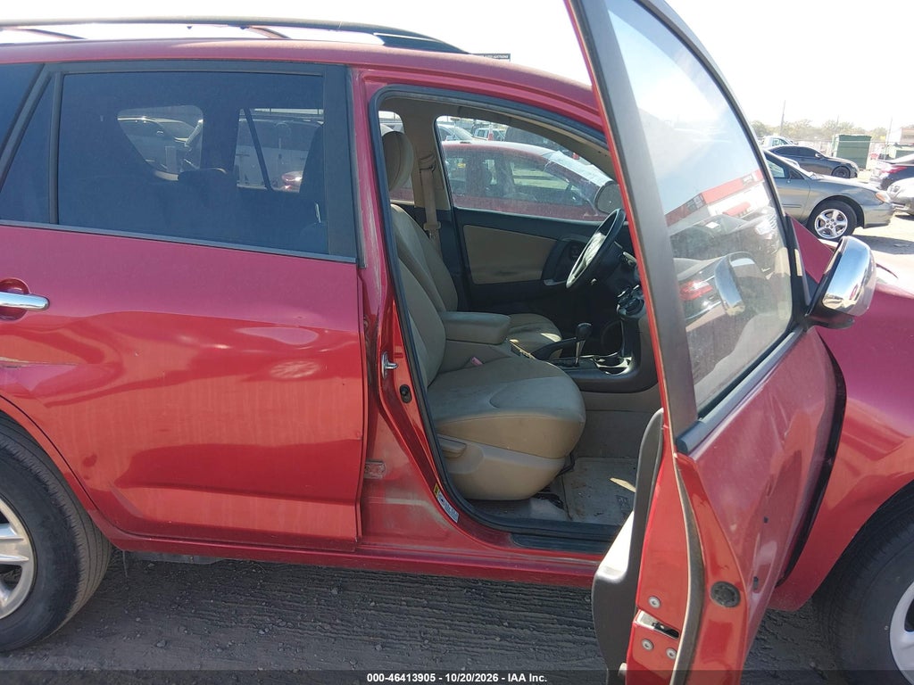 2011 Toyota RAV4 photo 5