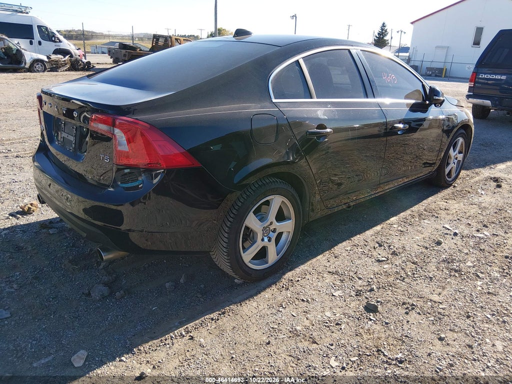2013 Volvo S60 T5/T5 Platinum/T5 Premier/T5 Premier Plus photo 4