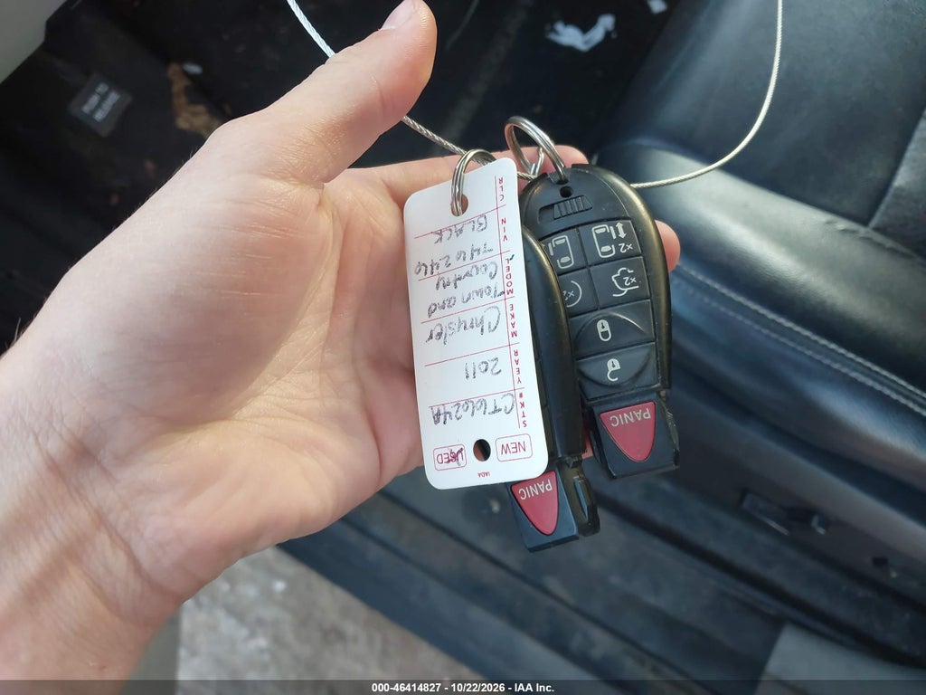 2011 Chrysler Town & Country Touring-L photo 11