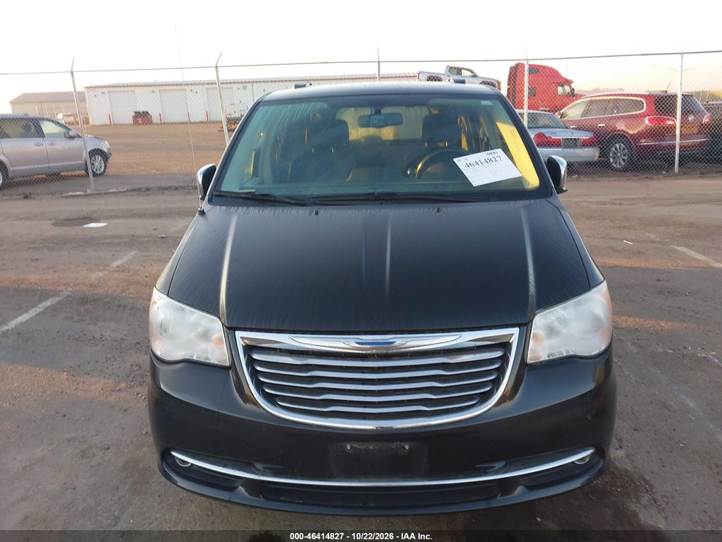 2011 Chrysler Town & Country Touring-L photo 6