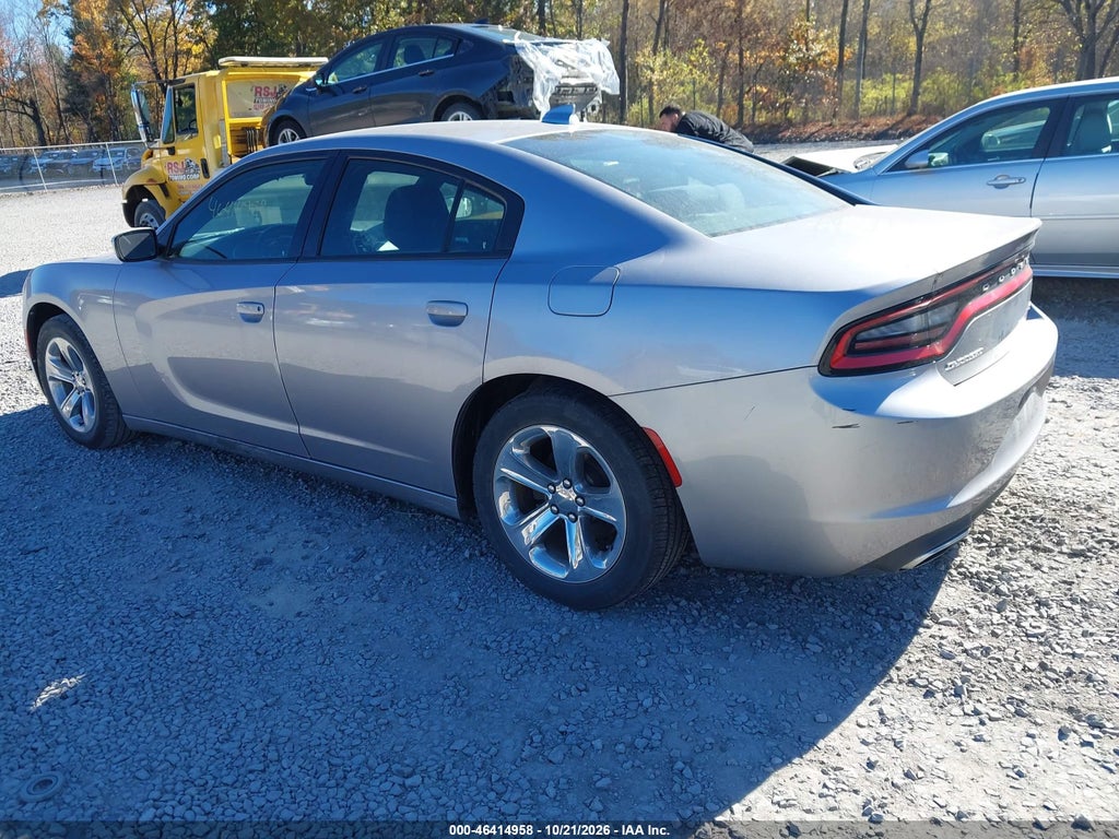 2016 Dodge Charger SXT photo 3