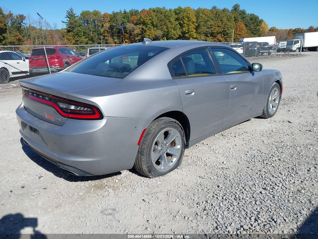 2016 Dodge Charger SXT photo 4