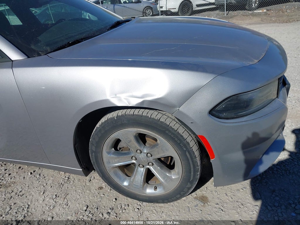 2016 Dodge Charger SXT photo 6