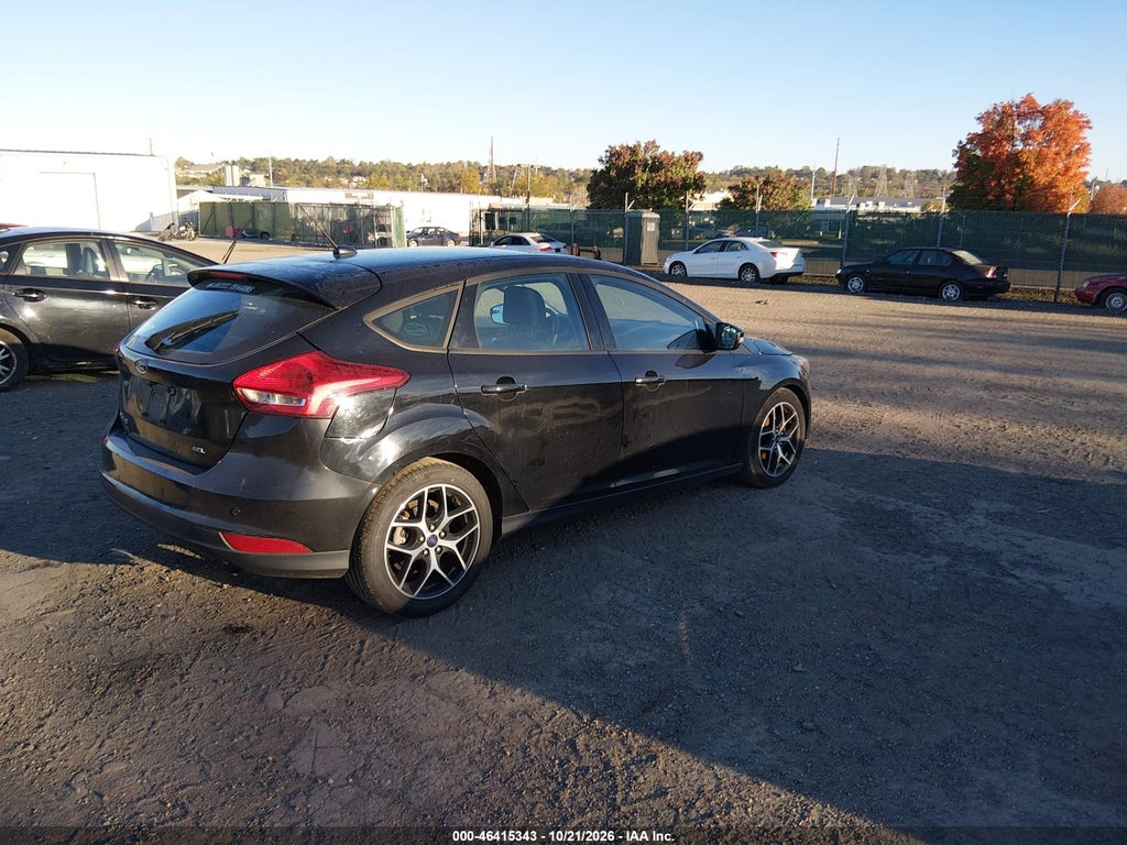 2017 Ford Focus SEL photo 4