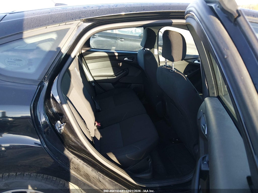 2017 Ford Focus SEL photo 8