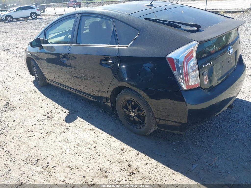 2013 Toyota Prius Three SE photo 3