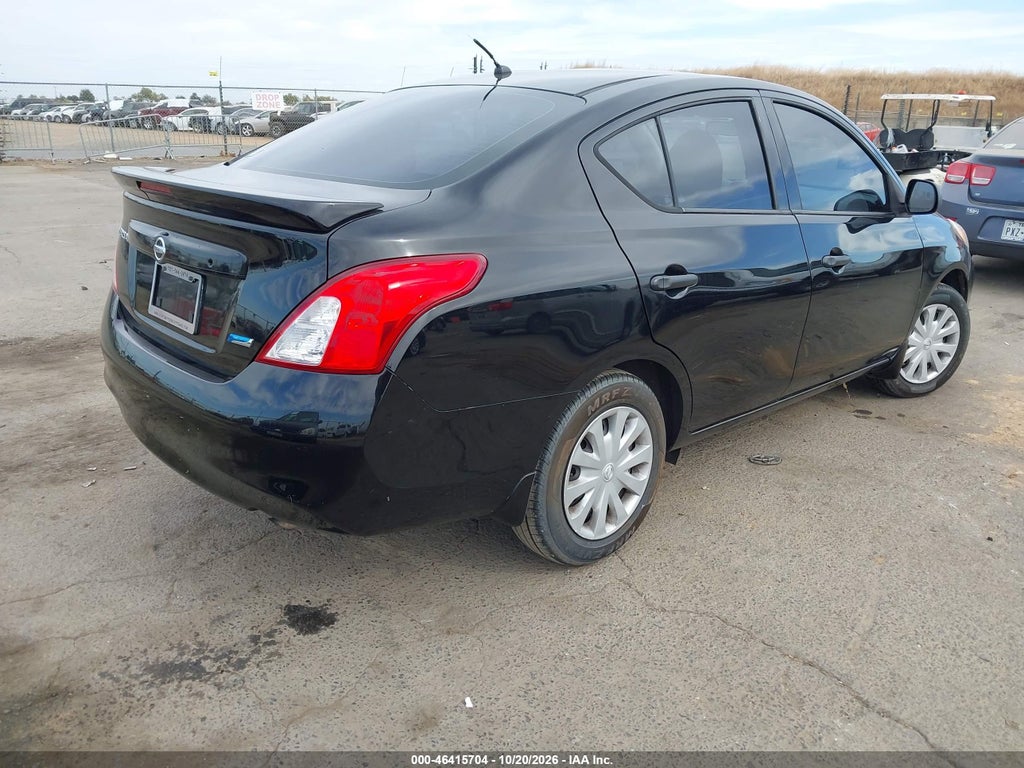 2014 Nissan Versa 1.6 S+ photo 4