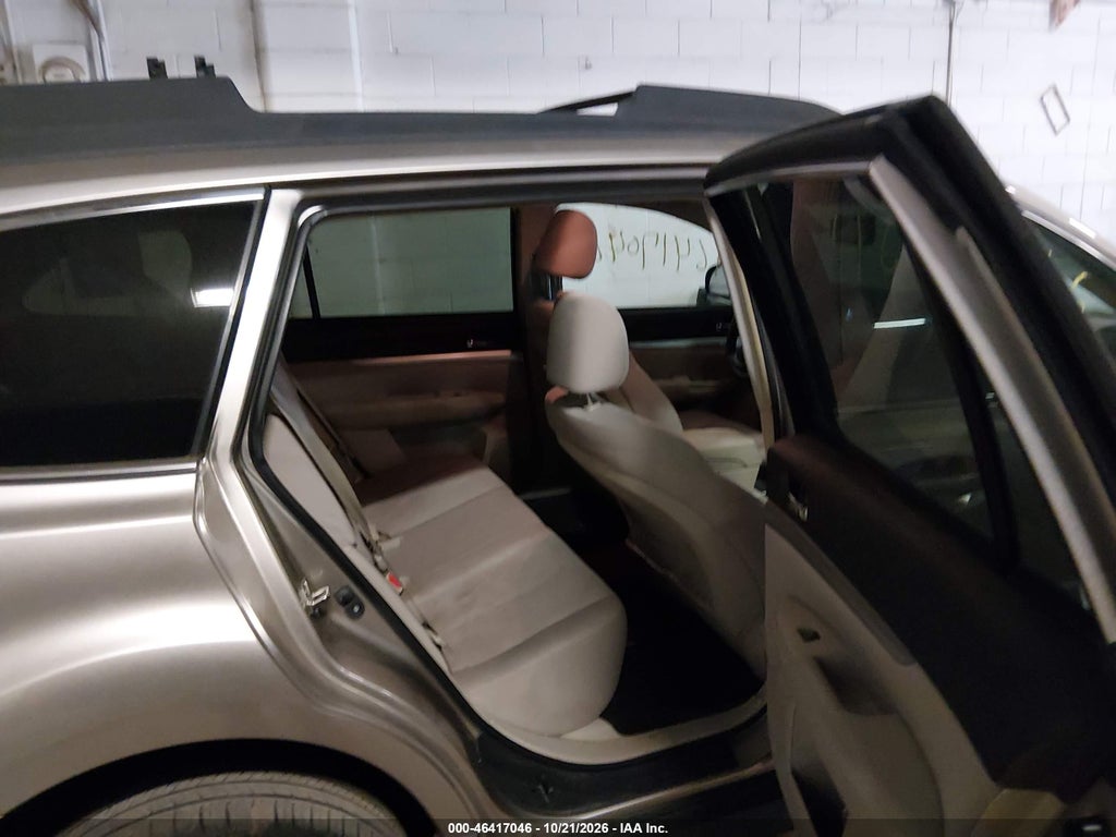 2014 Subaru Outback 2.5I Premium photo 8