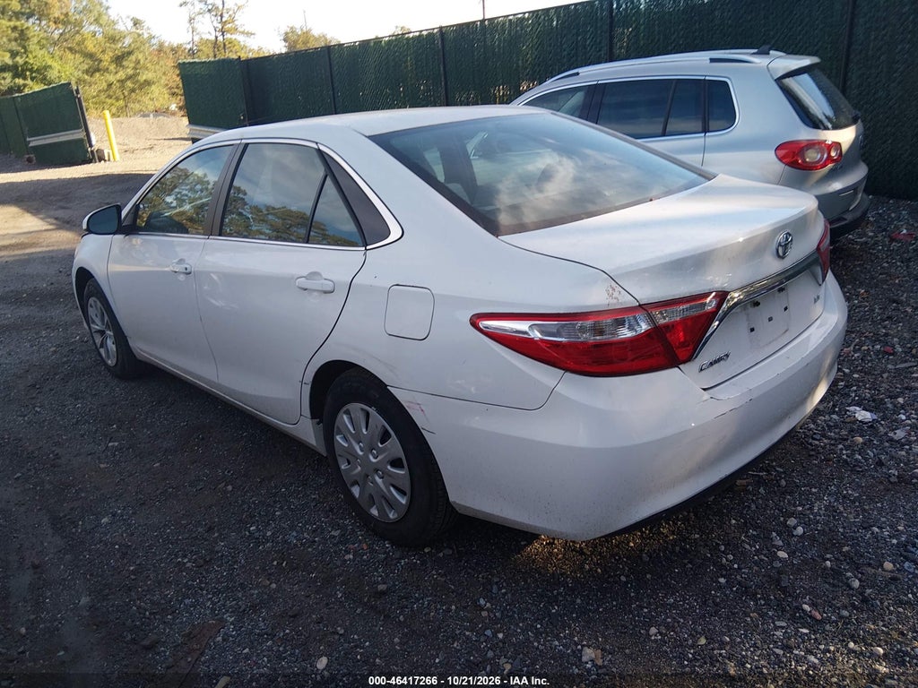 2017 Toyota Camry LE photo 3
