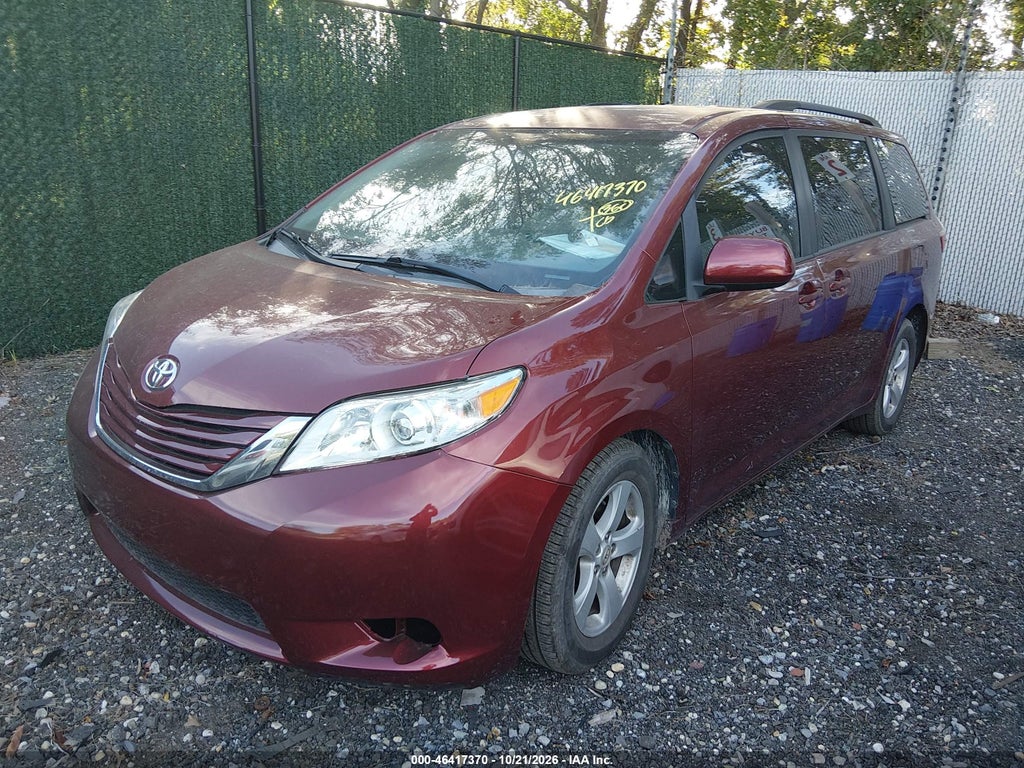 2017 Toyota Sienna LE 8 Passenger photo 2