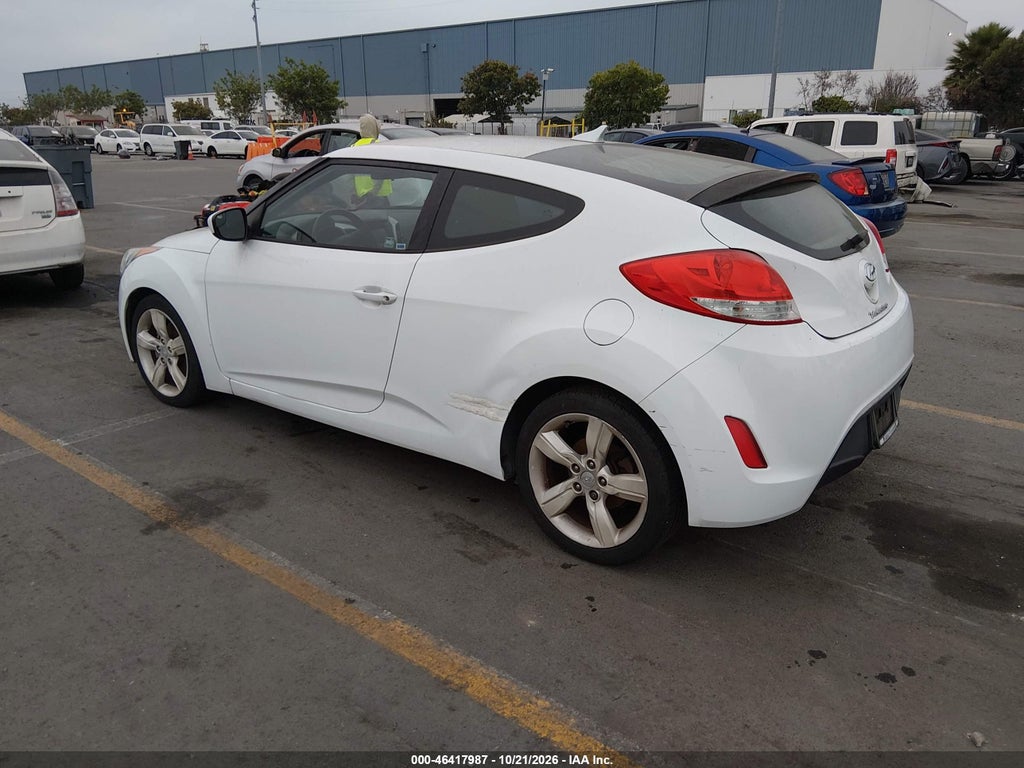 2015 Hyundai Veloster photo 3