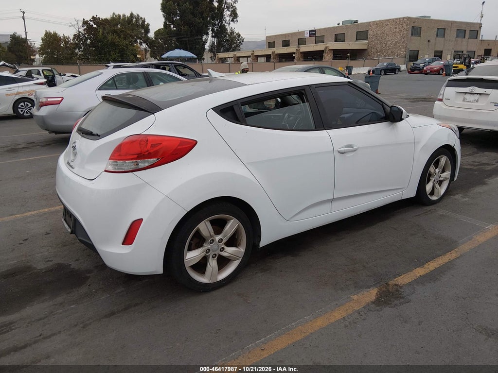 2015 Hyundai Veloster photo 4