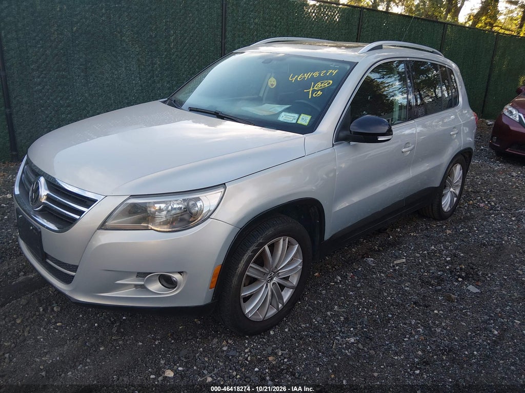 2011 Volkswagen Tiguan SEL photo 2