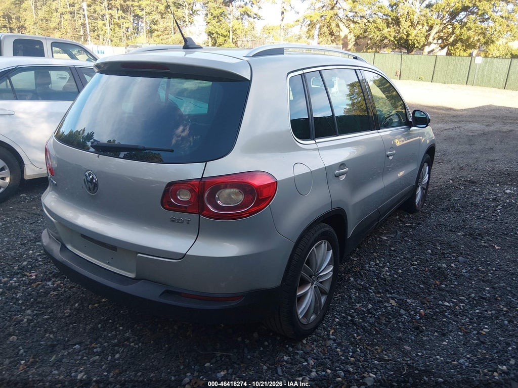 2011 Volkswagen Tiguan SEL photo 4