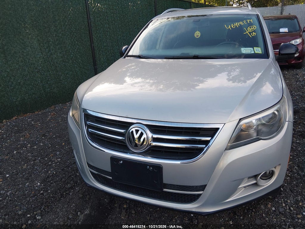 2011 Volkswagen Tiguan SEL photo 6