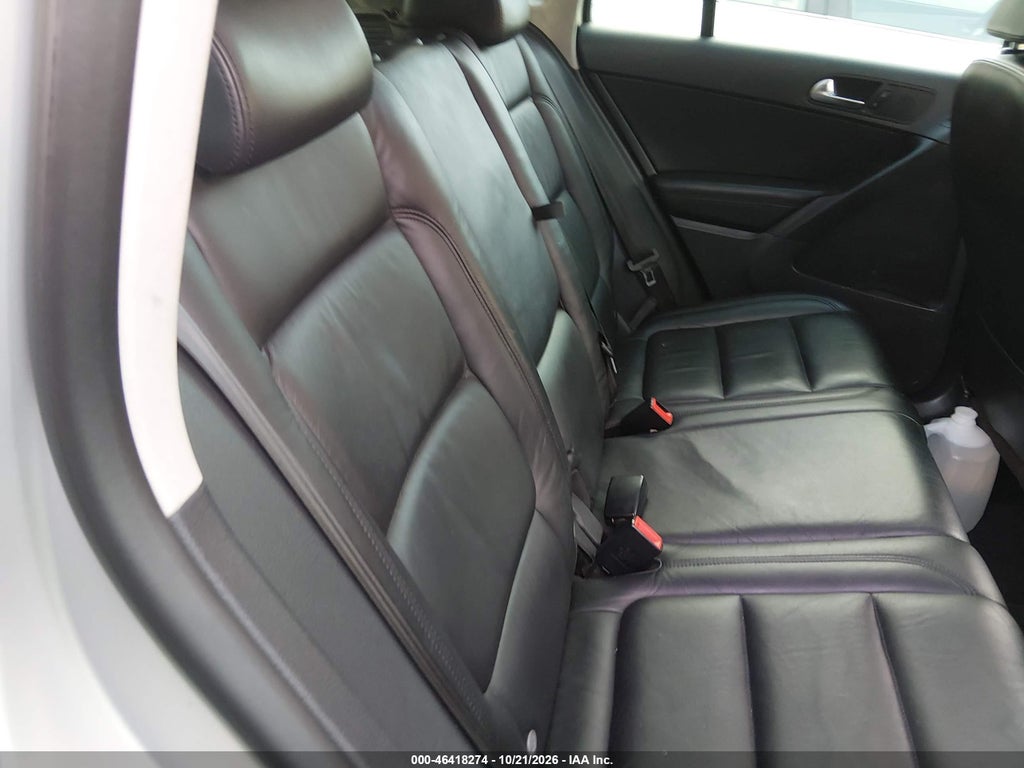 2011 Volkswagen Tiguan SEL photo 8