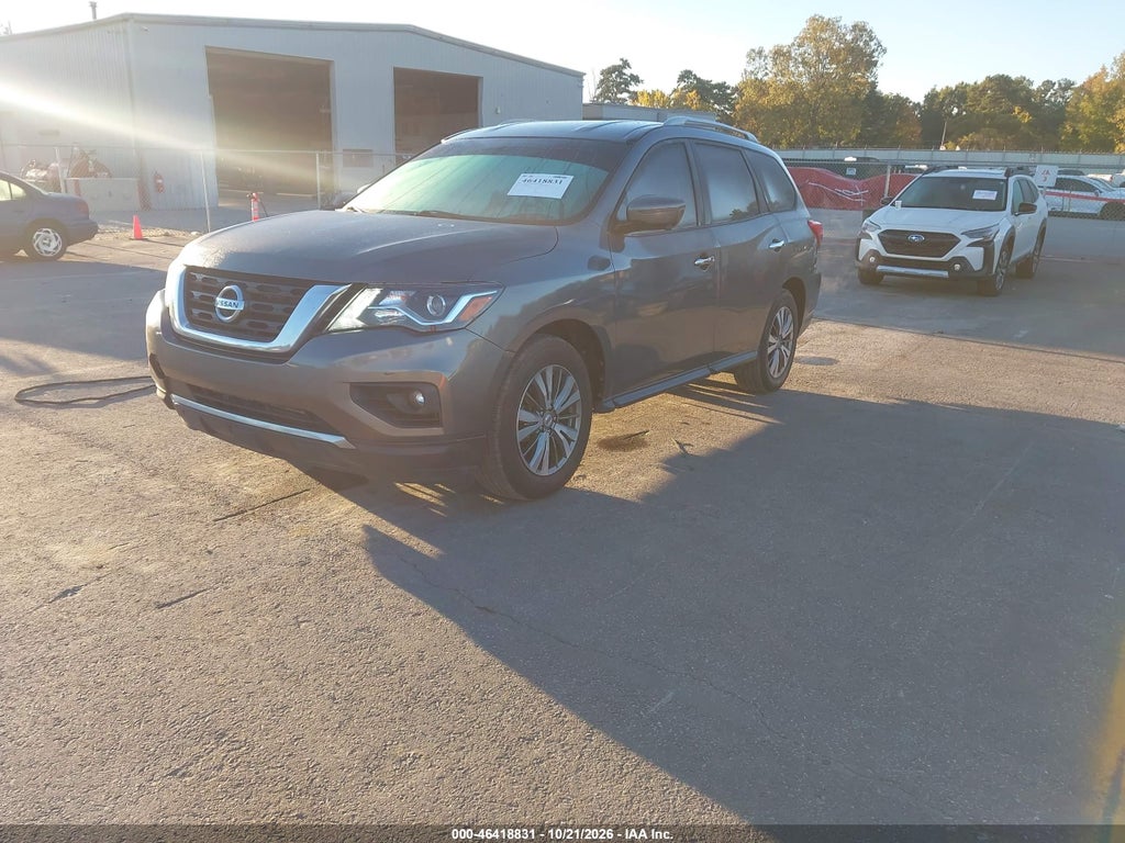 2019 Nissan Pathfinder SL photo 2