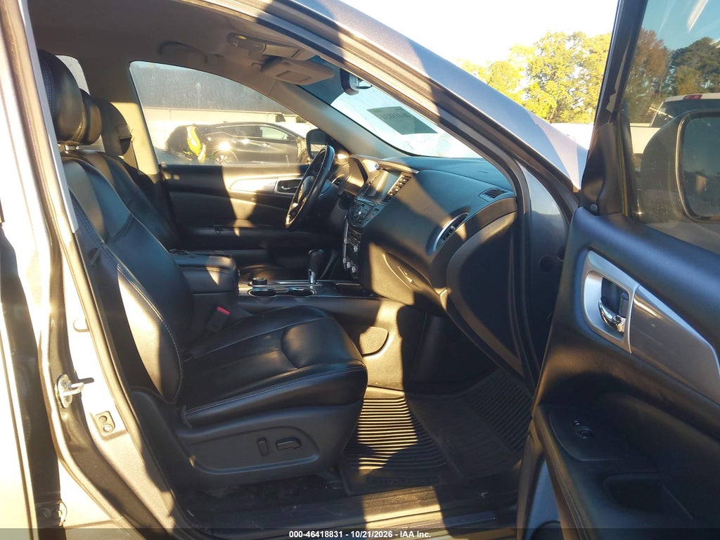 2019 Nissan Pathfinder SL photo 5