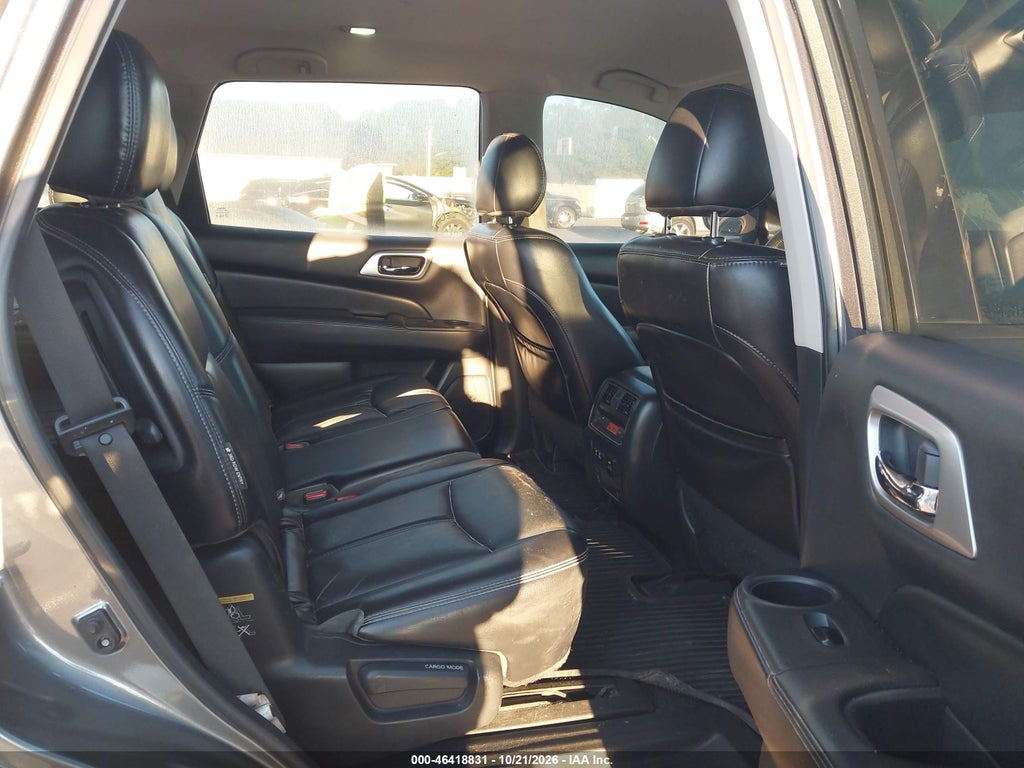 2019 Nissan Pathfinder SL photo 8