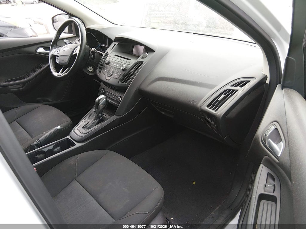 2015 Ford Focus SE photo 5