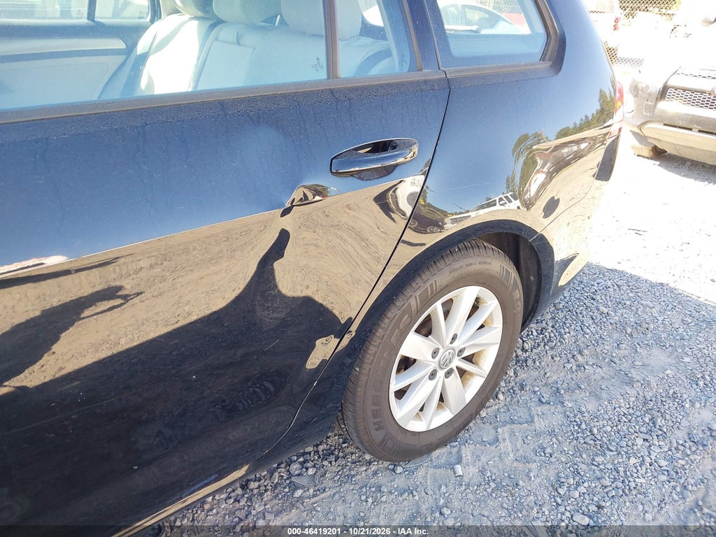 2016 Volkswagen Golf Sportwagen TSI S 4-Door photo 6