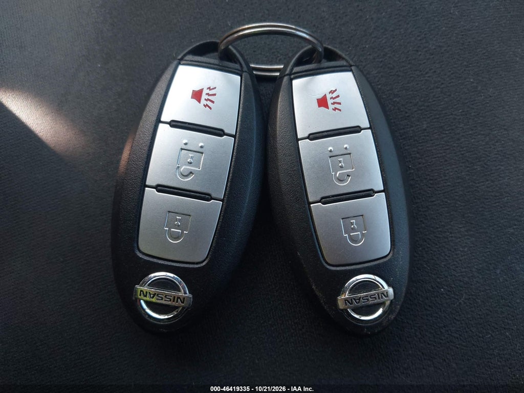 2013 Nissan Pathfinder SV photo 11