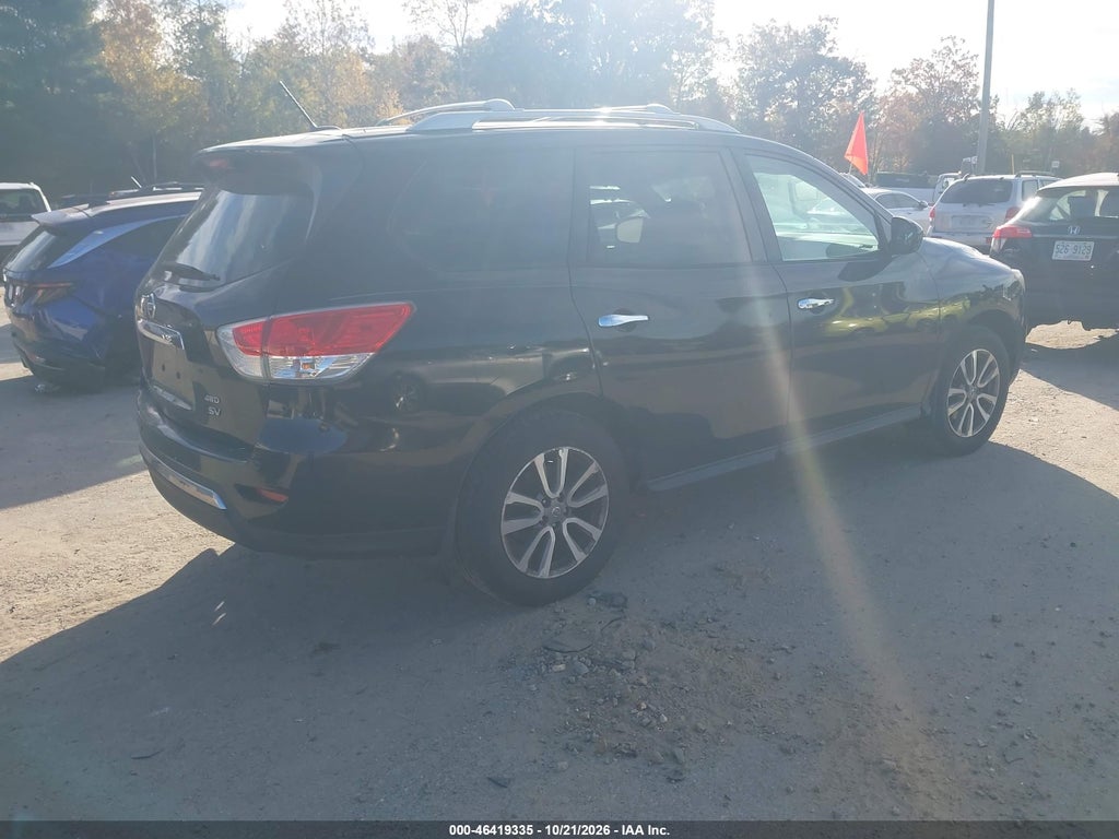2013 Nissan Pathfinder SV photo 4