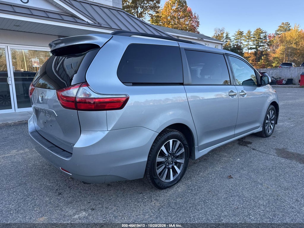 2019 Toyota Sienna XLE 7 Passenger photo 4