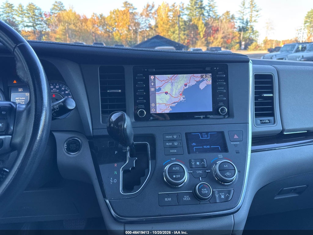 2019 Toyota Sienna XLE 7 Passenger photo 6