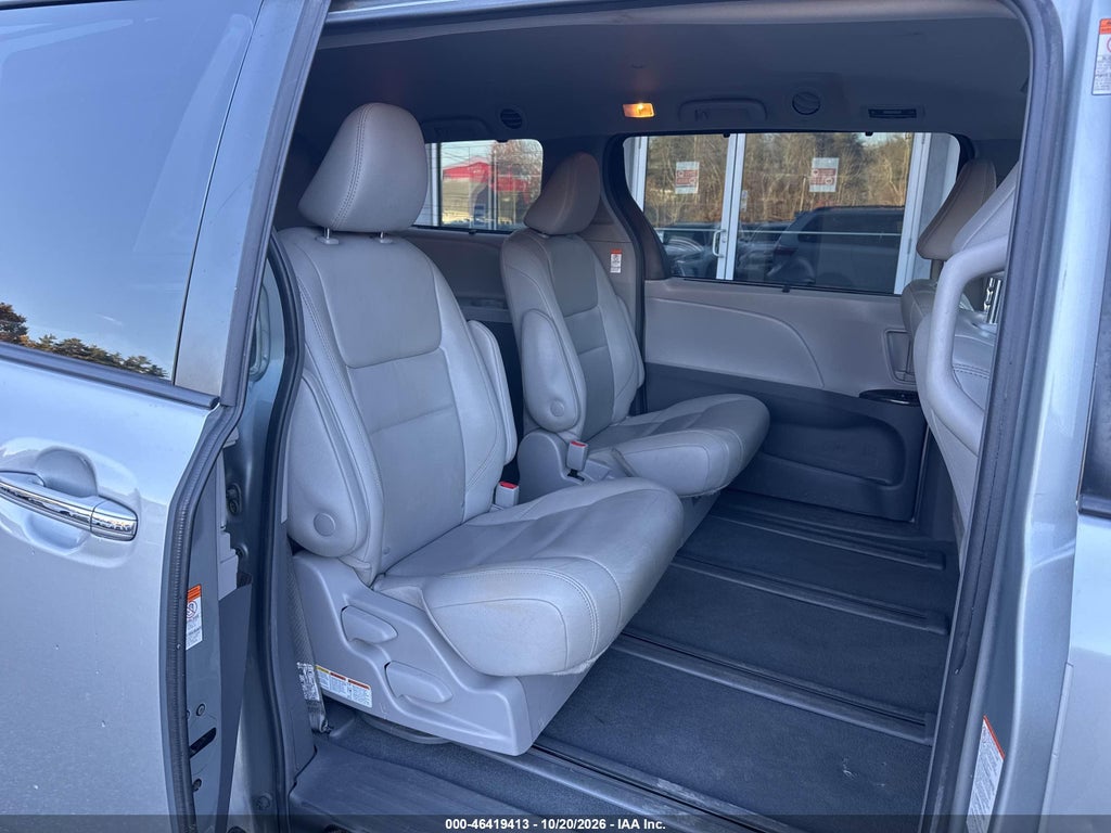 2019 Toyota Sienna XLE 7 Passenger photo 8