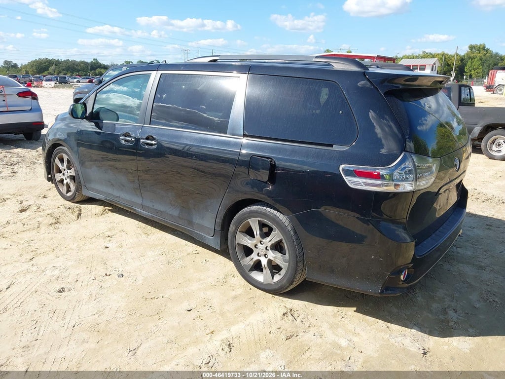 2015 Toyota Sienna SE 8 Passenger photo 3