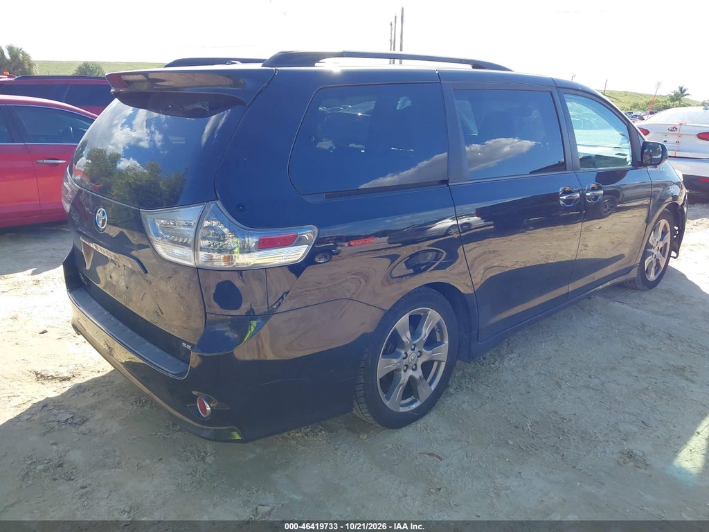 2015 Toyota Sienna SE 8 Passenger photo 4