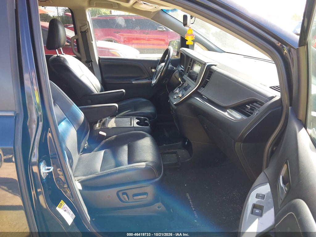 2015 Toyota Sienna SE 8 Passenger photo 5