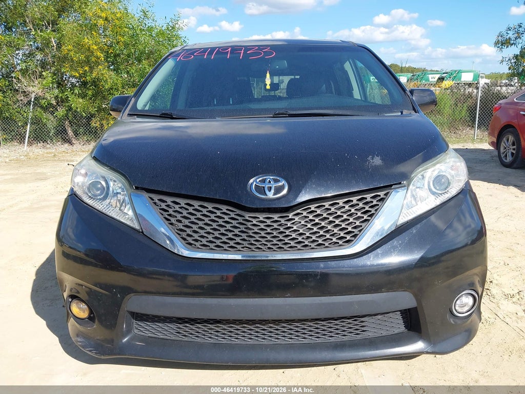 2015 Toyota Sienna SE 8 Passenger photo 6